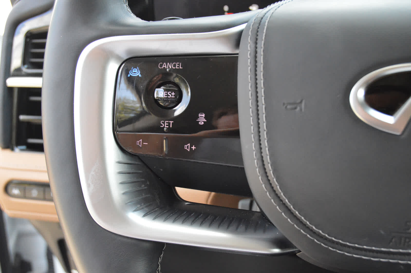 2025 Infiniti QX80 Sensory photo 19