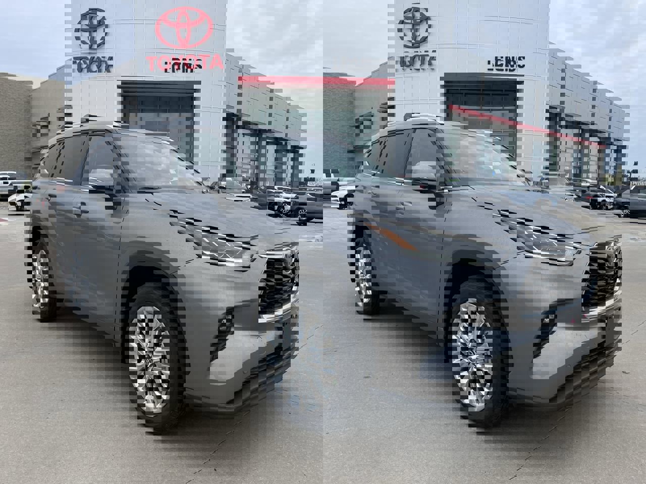 2025 Toyota Highlander Limited's photo