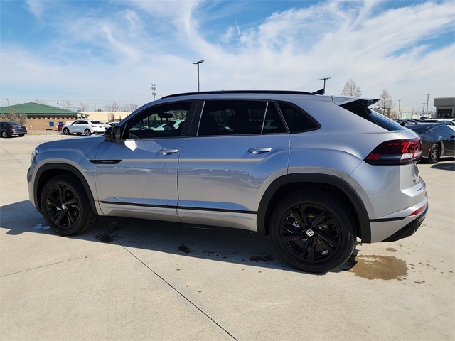 2025 Volkswagen Atlas Cross Sport SEL R-Line photo 6