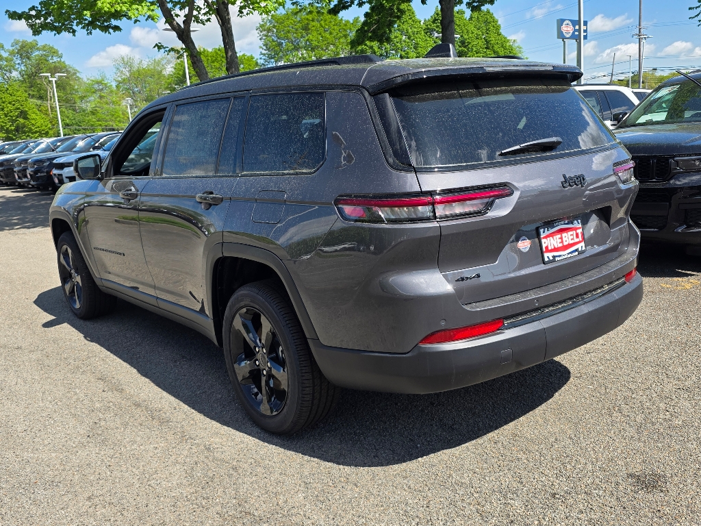 2025 Jeep Grand Cherokee Laredo Altitude photo 7