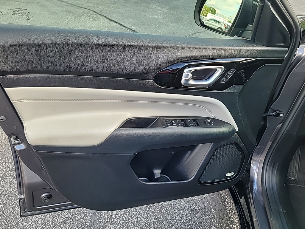 Used 2022 Granite Crystal Metallic Clearcoat Jeep Limited image 21