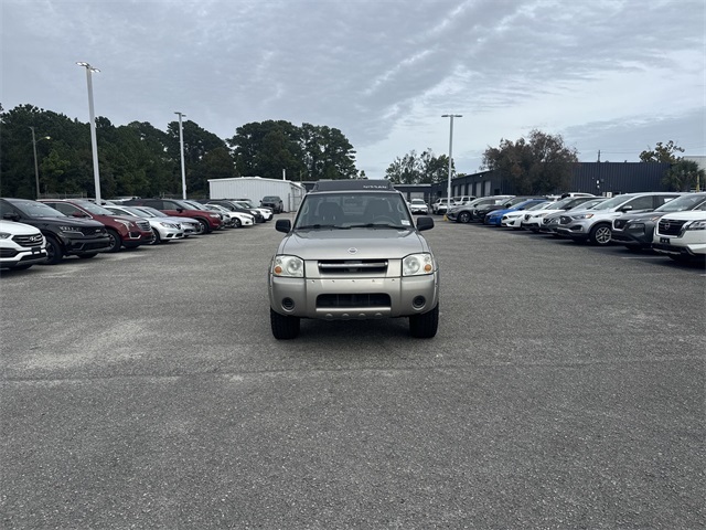 2004 Nissan Frontier XE Crew Cab photo 2