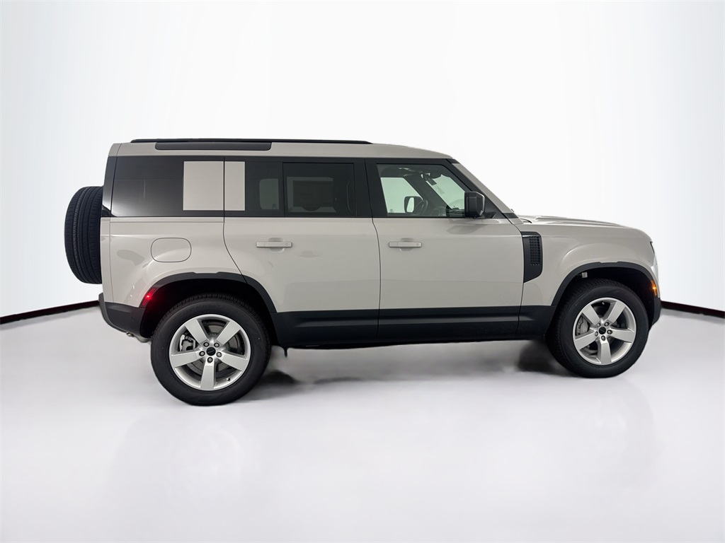 2026 Land Rover Defender 110 S photo 4