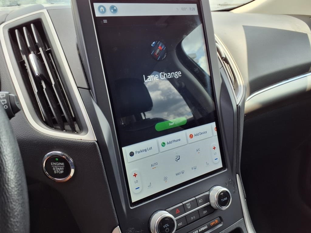 2022 Ford Edge SEL photo 17