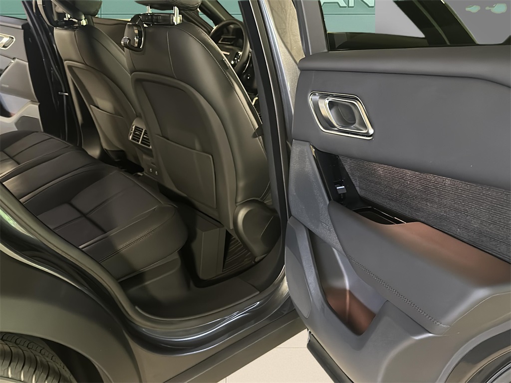 2026 Land Rover Range Rover Velar SE photo 21