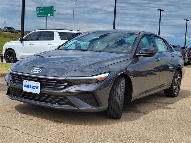 2025 Hyundai Elantra SEL Sport photo 2