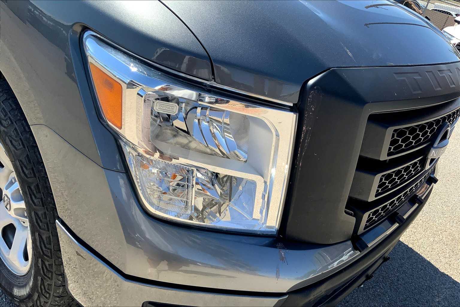 2023 Nissan Titan S Crew Cab photo 23