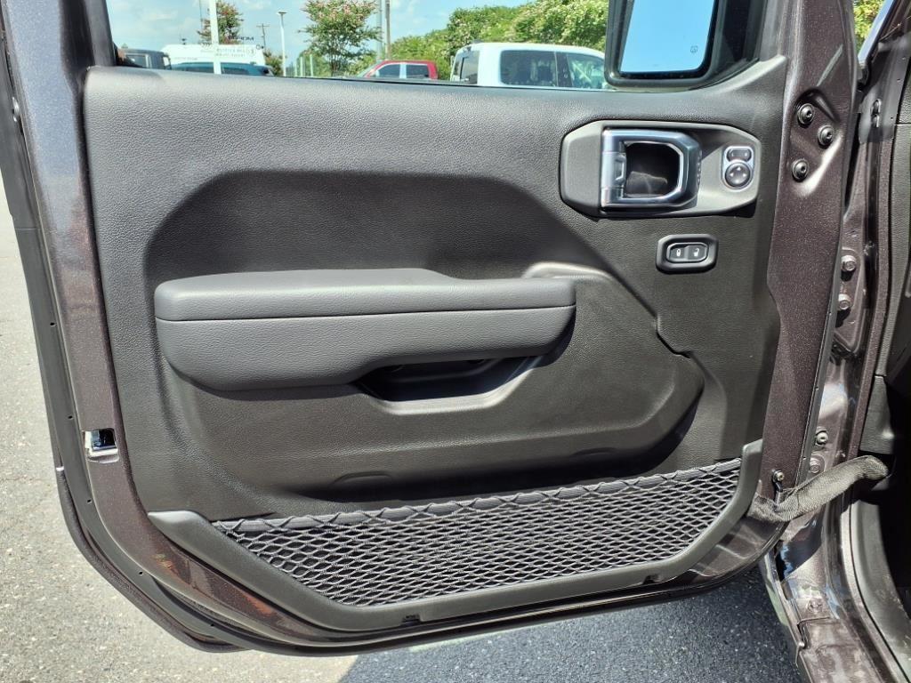 2025 Jeep Wrangler Sport S photo 3