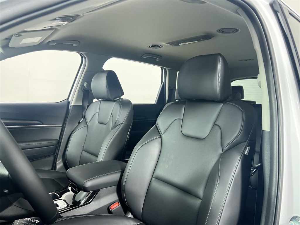 2025 Kia Telluride LX photo 11