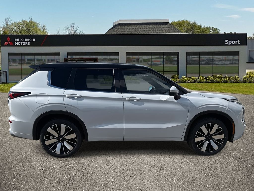2025 Mitsubishi Outlander SEL photo 2