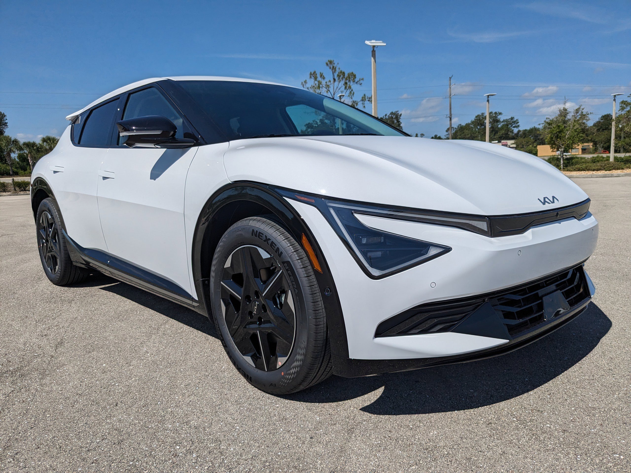 2025 Kia EV6 Wind photo 2