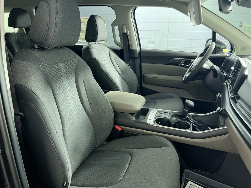 2026 Kia Carnival LX photo 30