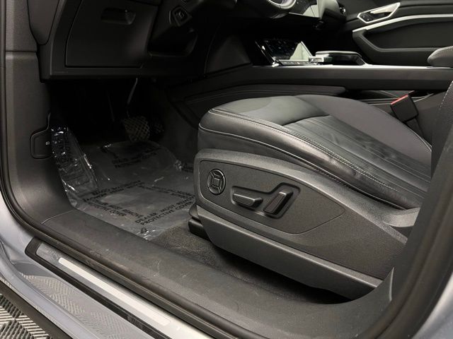2022 Audi e-tron Premium Plus photo 31