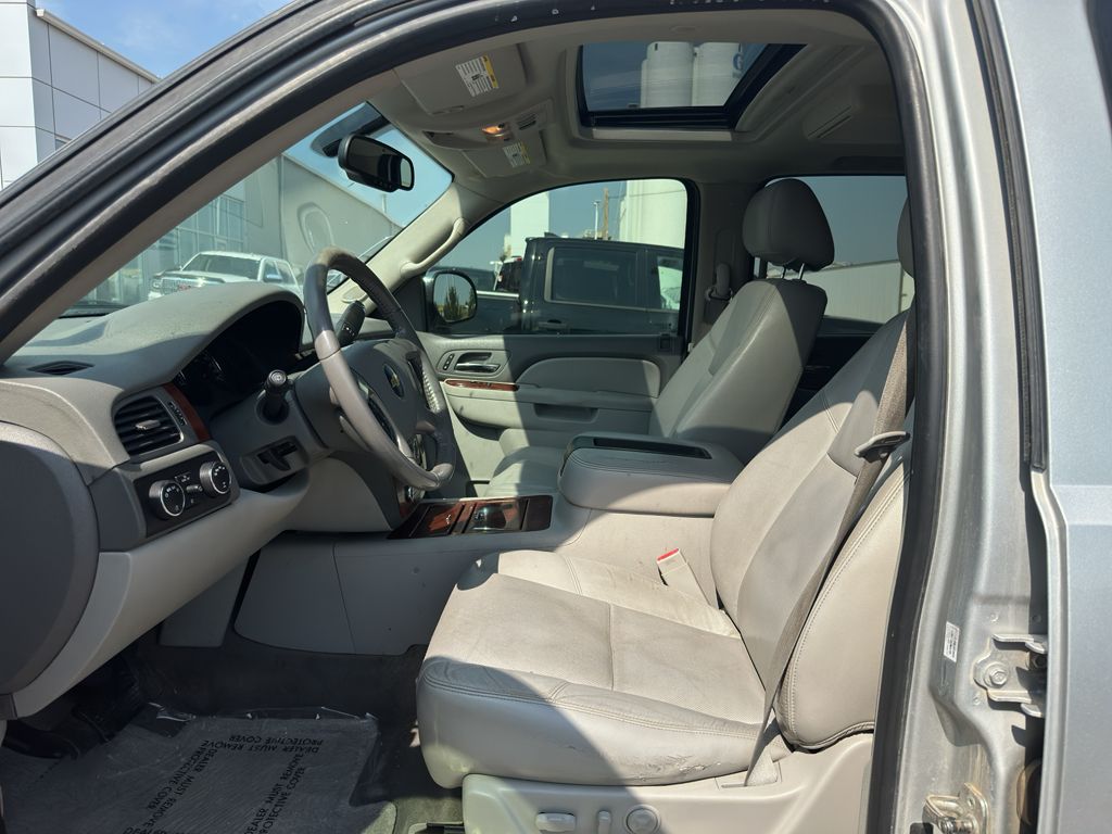 2011 Chevrolet Suburban 1500 LTZ photo 7