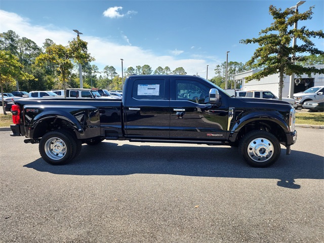 2025 Ford F-450 Platinum photo 2