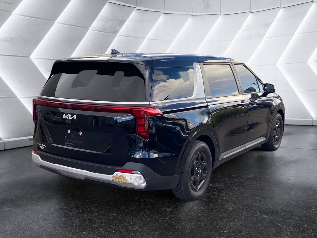 2025 Kia Carnival LXS photo 4