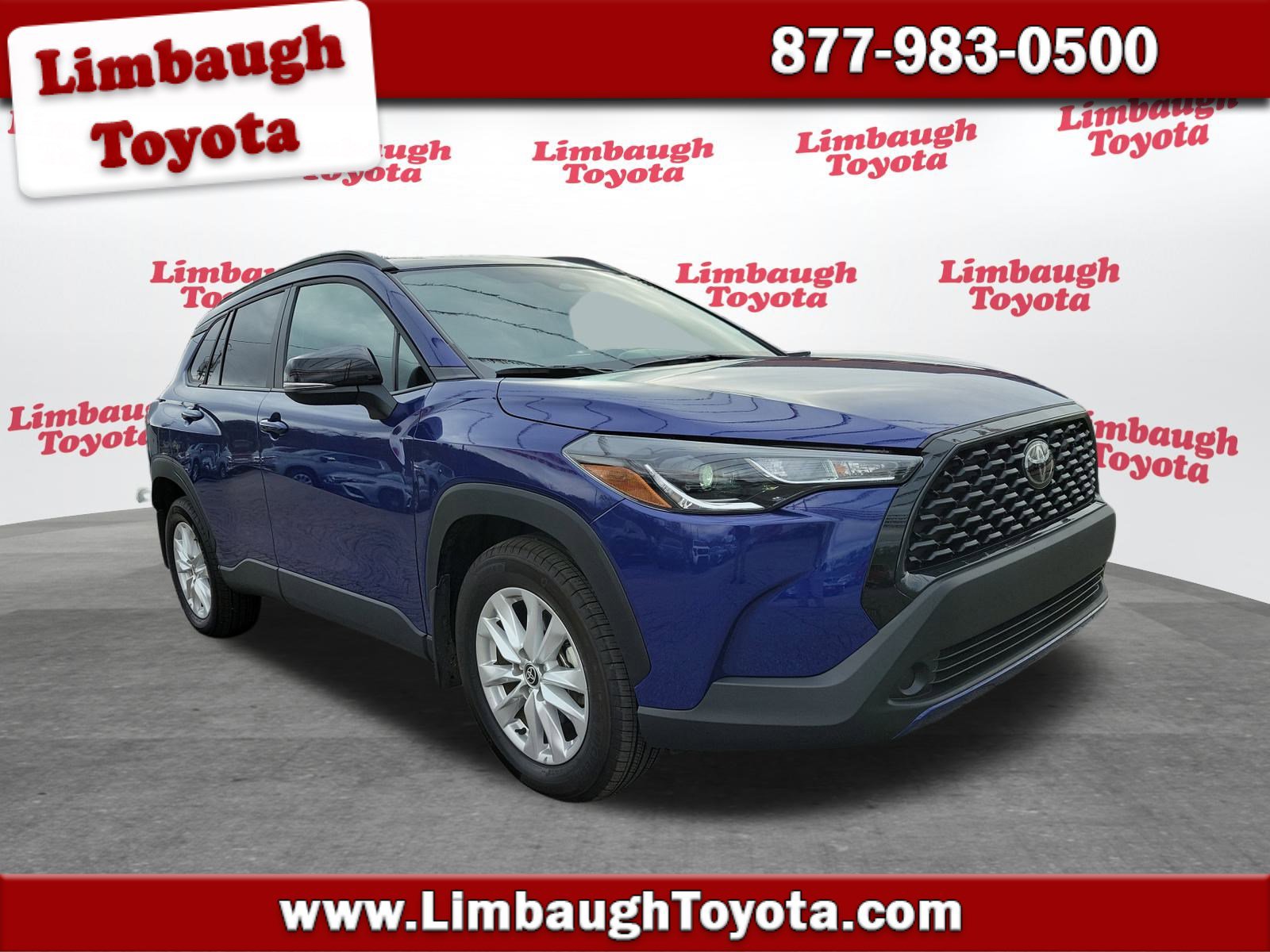 2025 Toyota Corolla Cross LE's photo