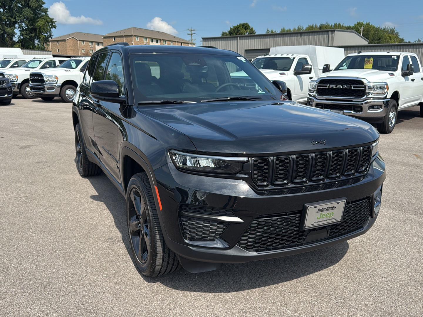 2025 Jeep Grand Cherokee Altitude X photo 2