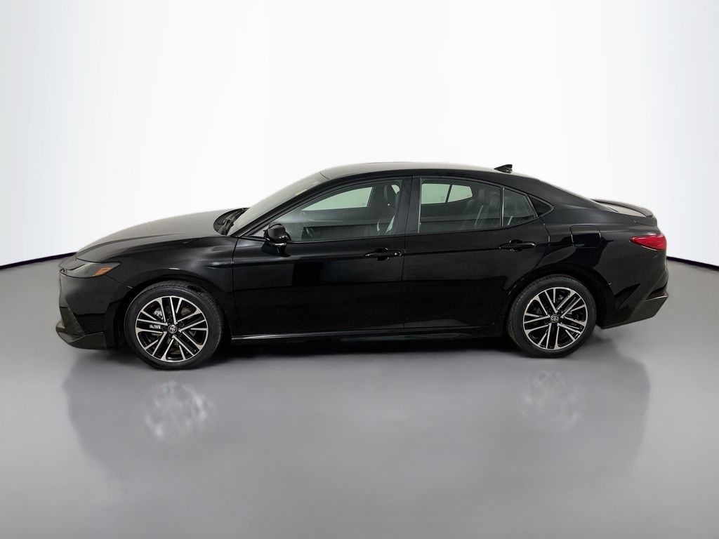 2025 Toyota Camry SE photo 4