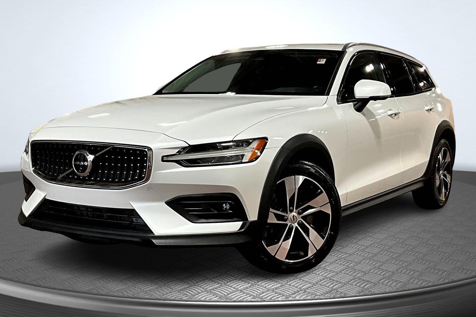 2024 Volvo V60 Cross Country Plus's photo