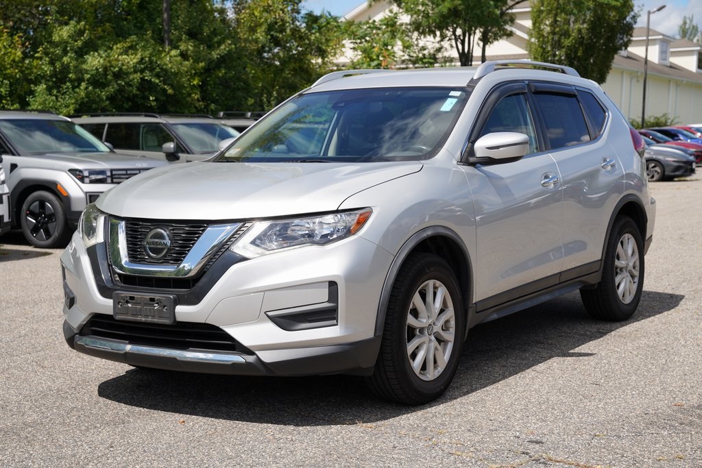2019 Nissan Rogue SV photo 3