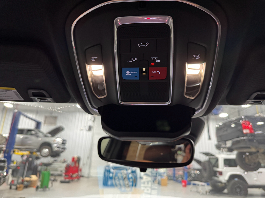 2023 Jeep Grand Cherokee Laredo Altitude photo 38