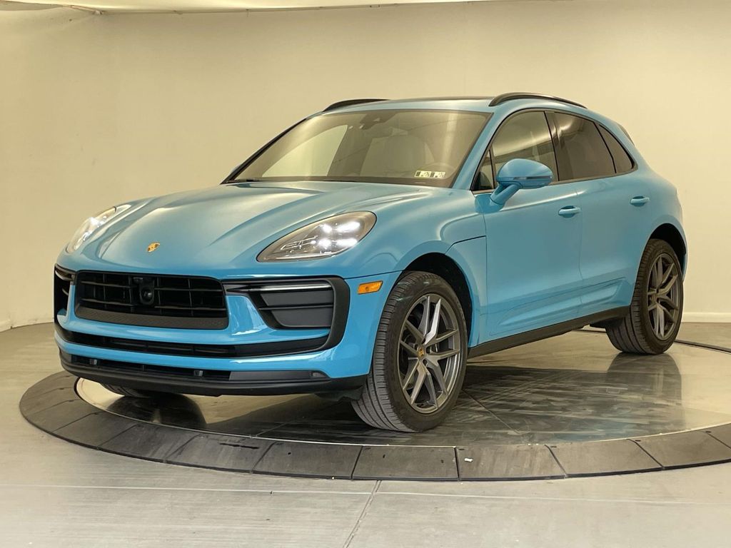 2023 Porsche Macan Base