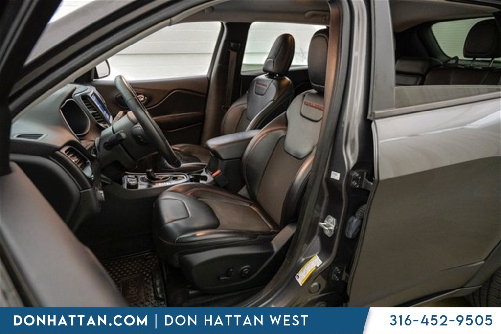 2019 Jeep Cherokee Trailhawk photo 3
