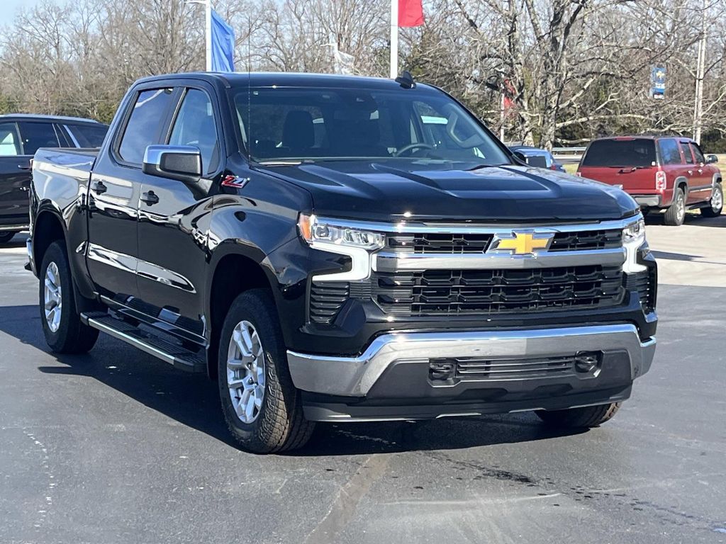 2026 Chevrolet Silverado LT's photo