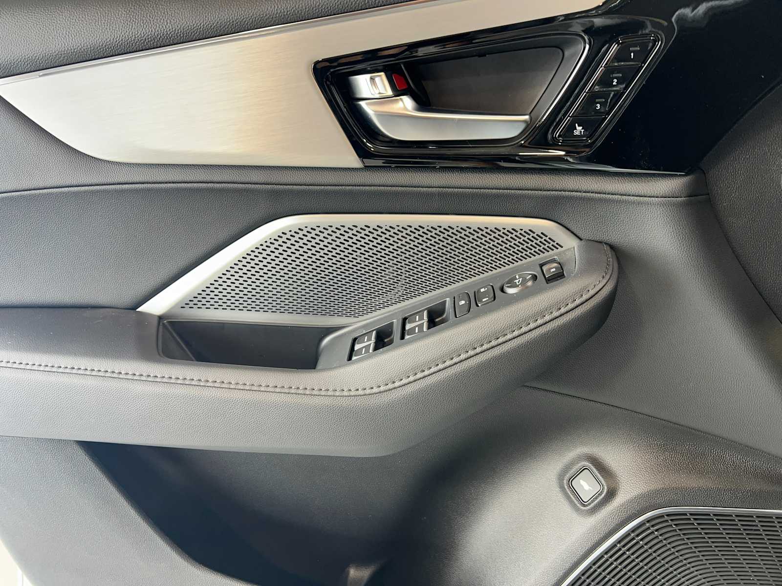 2026 Acura MDX SH-AWD photo 21