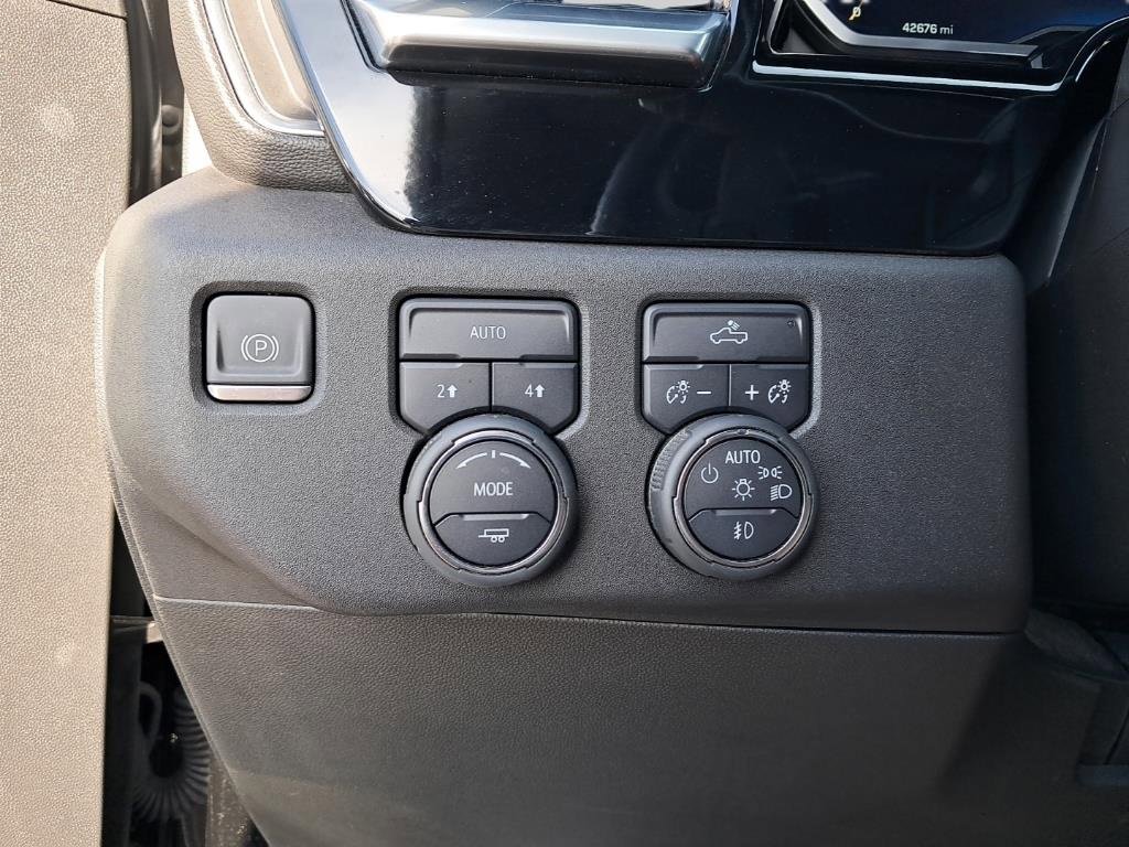 2023 Chevrolet Silverado 1500 RST photo 10