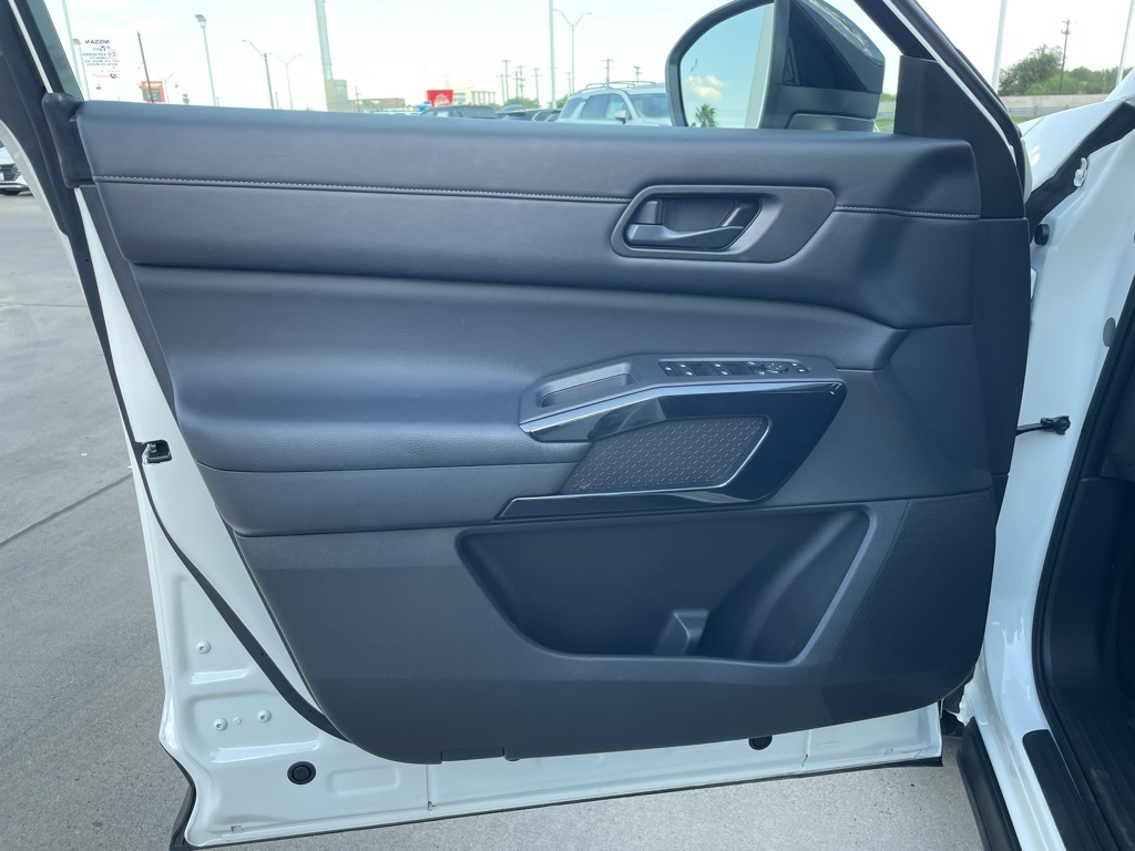 2024 Nissan Pathfinder S photo 13