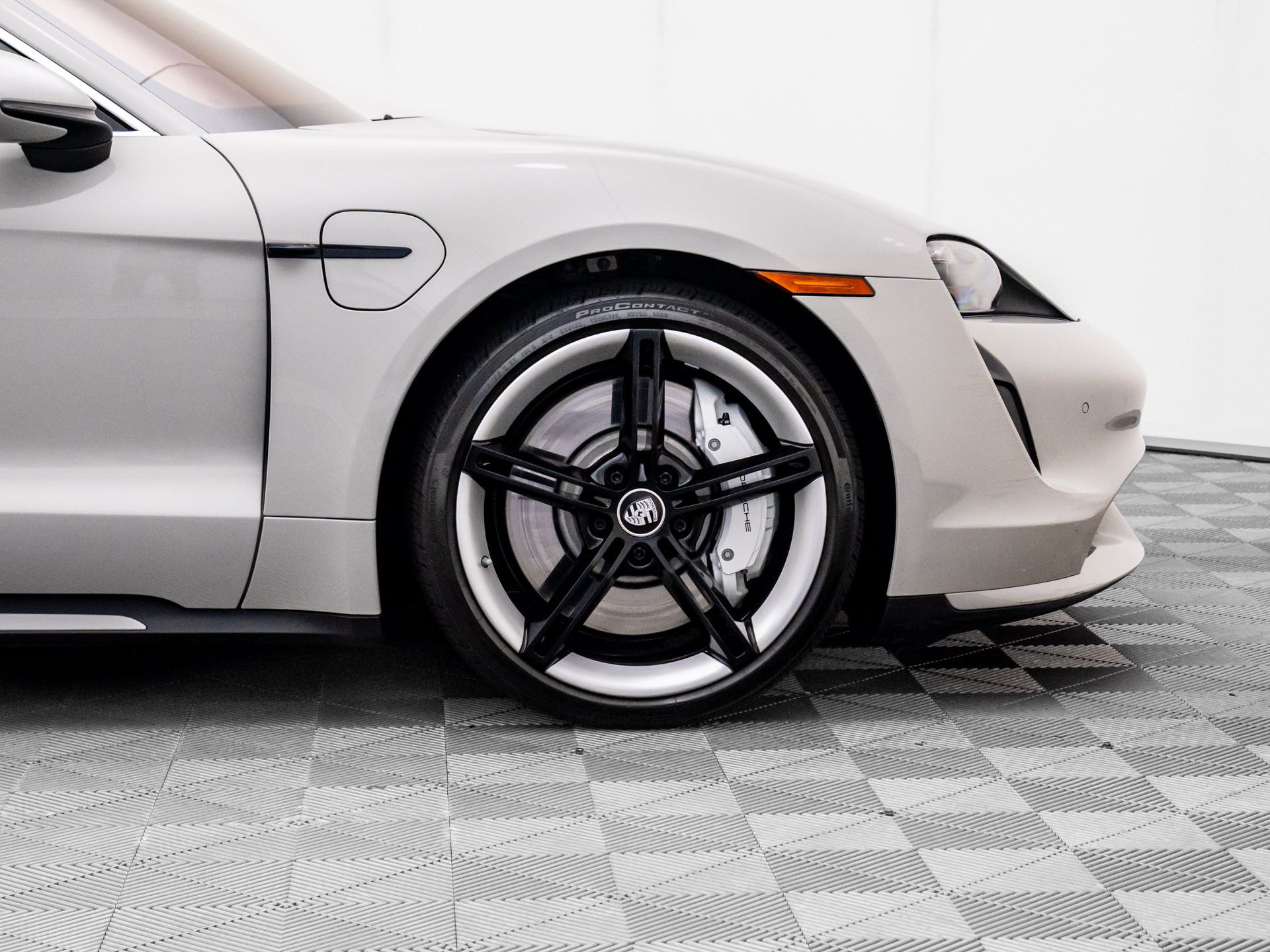2021 Porsche Taycan Turbo photo 28