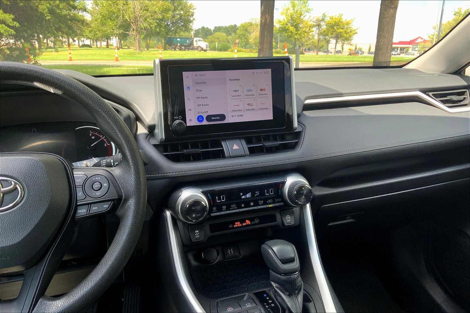 2023 Toyota RAV4 XLE photo 6