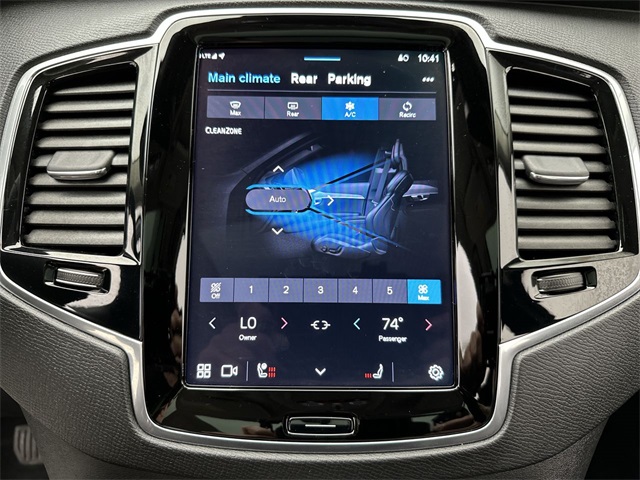 2025 Volvo XC90 AWD Plus photo 9
