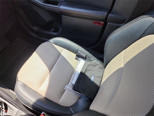 2021 Ford Escape Titanium Hybrid photo 12