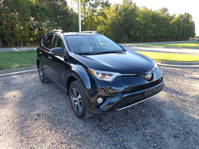 2018 Toyota RAV4 XLE photo 2