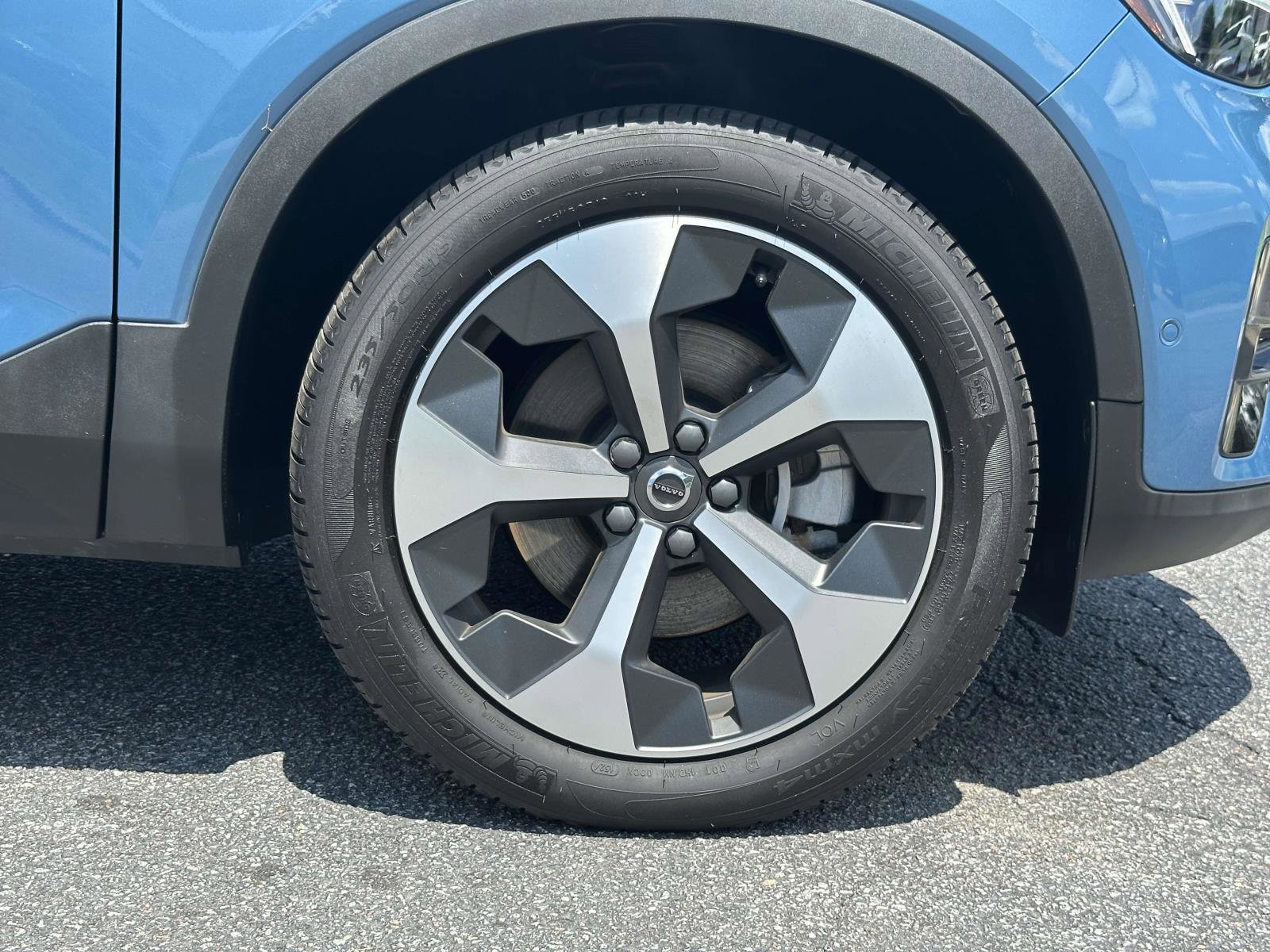 2025 Volvo XC40 Plus photo 24