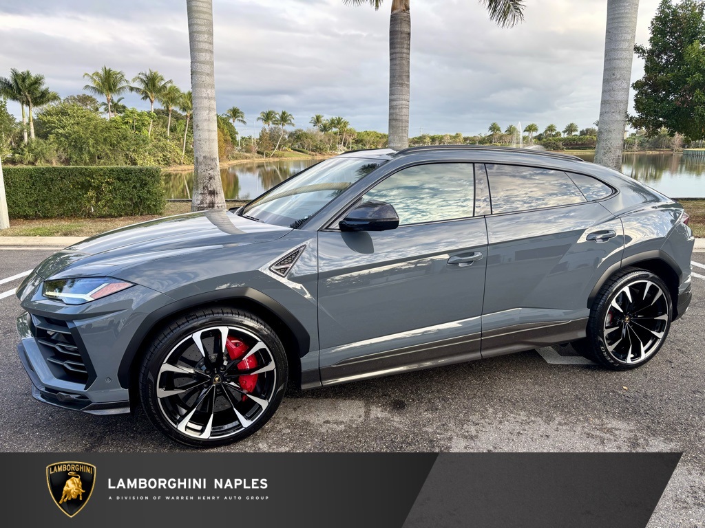 2022 Lamborghini Urus Pearl Capsule