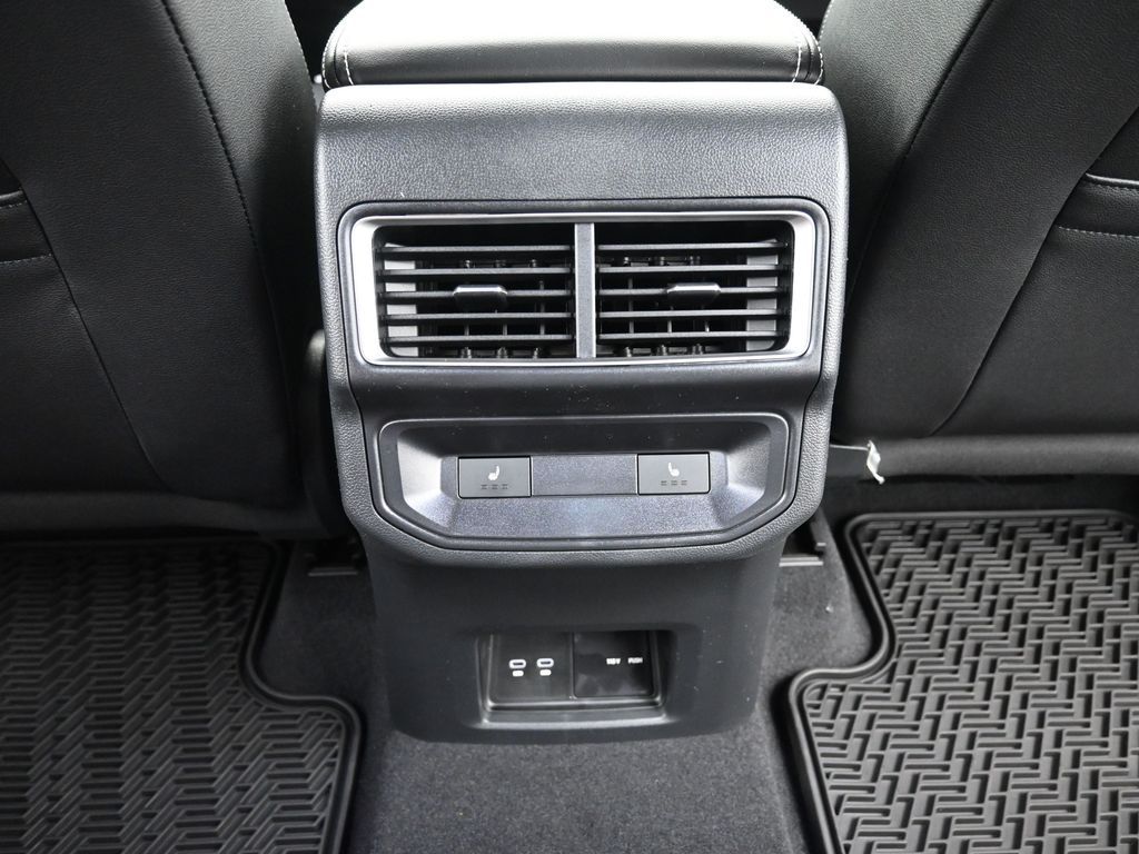 2025 Volkswagen Atlas Cross Sport SEL R-Line photo 38