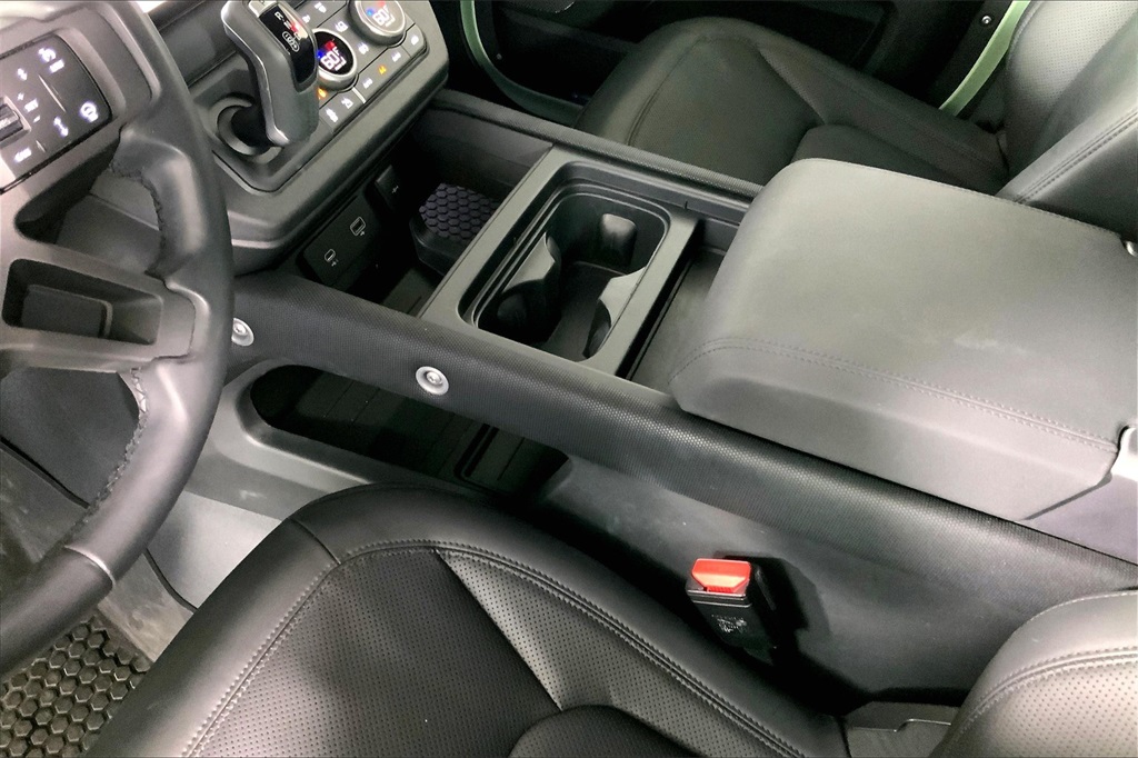 2023 Land Rover Defender 110 photo 16