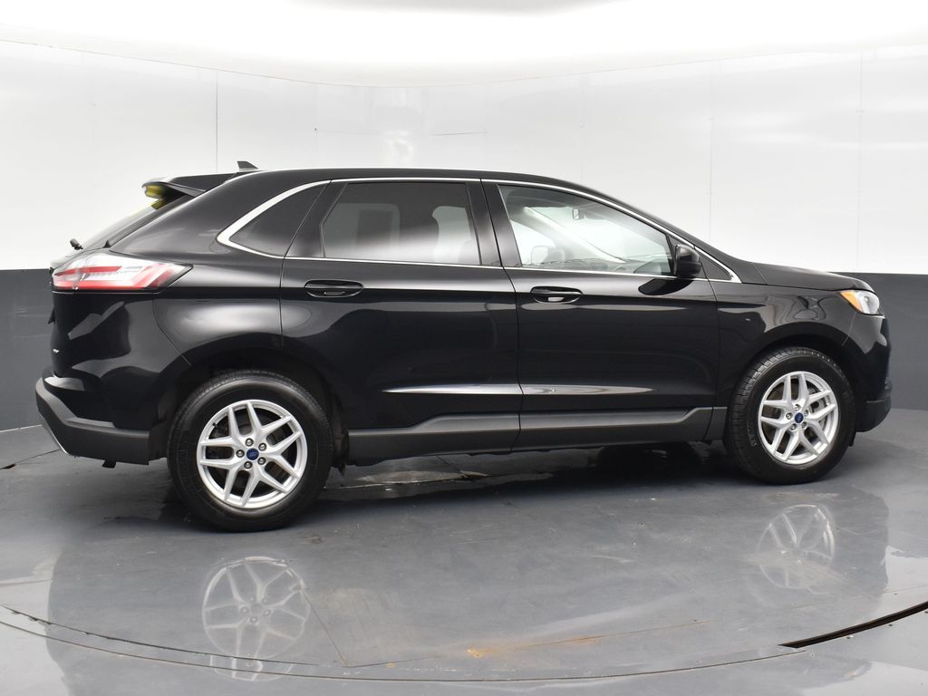 2022 Ford Edge SEL photo 4