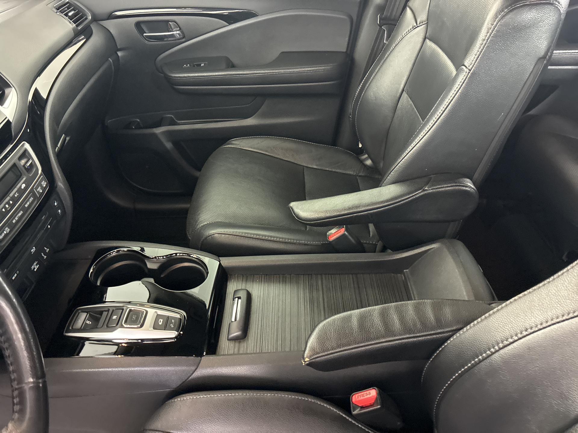 2017 Honda Pilot Elite photo 11