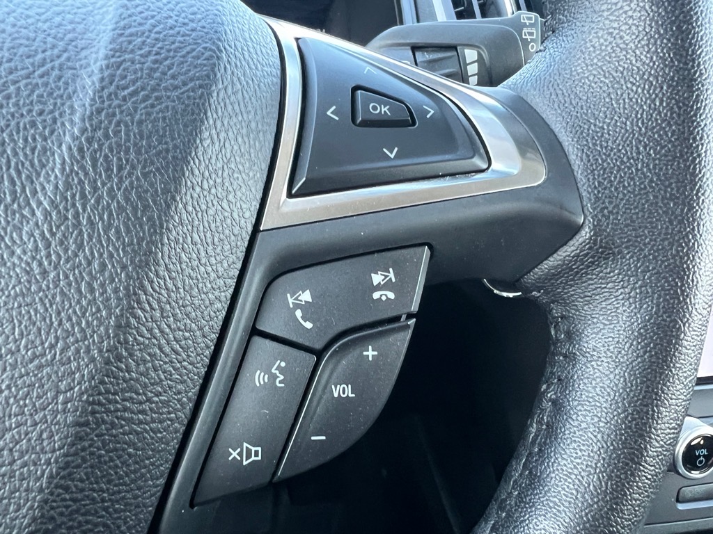 2022 Ford Edge SEL photo 16