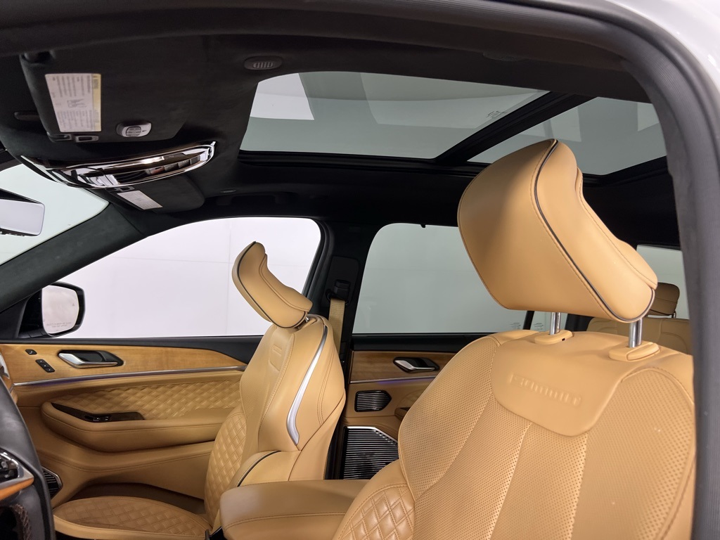 2024 Jeep Grand Cherokee L Summit Reserve photo 23