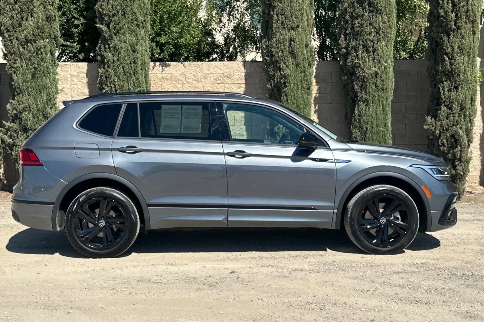 2024 Volkswagen Tiguan SE R-Line Black Sport photo 3