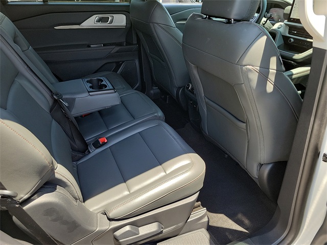 2025 Ford Explorer photo 16