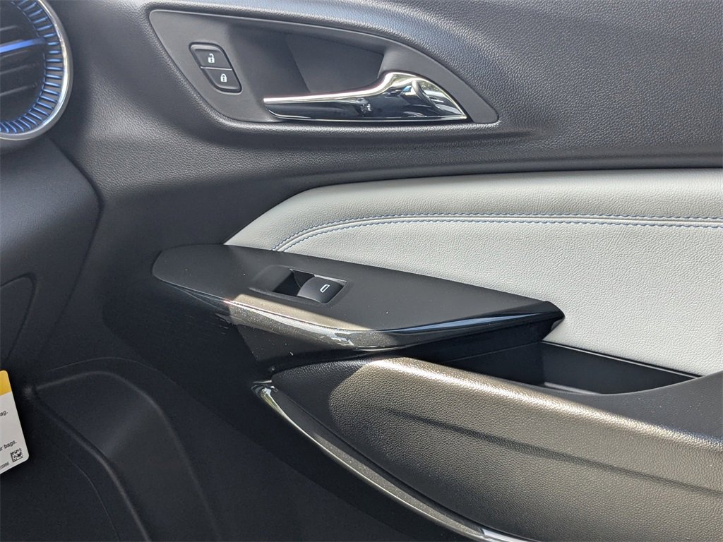 2025 Chevrolet Trax LT photo 12