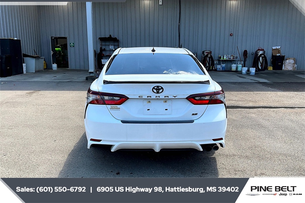2022 Toyota Camry SE photo 4