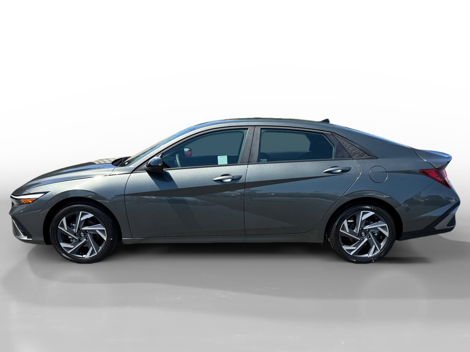 2025 Hyundai Elantra SEL Sport photo 2